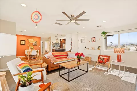 Living - 7021 Balsa Ave, Yucca Valley, CA 92284 photo 3 of 4
