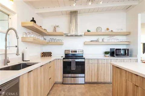 Kitchen - 64380 Sullivan Rd, Joshua Tree, CA 92252 photo 2 of 2