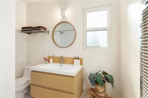 Bath - 61184 Onaga Trl, Joshua Tree, CA 92252 photo 3 of 4