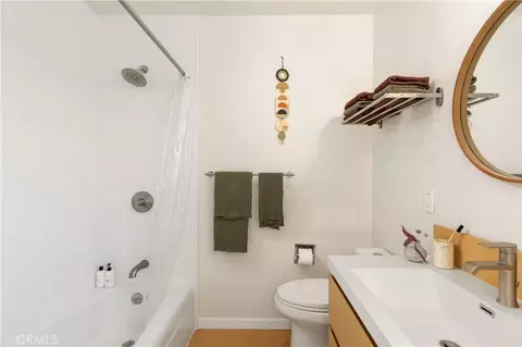Bath - 61184 Onaga Trl, Joshua Tree, CA 92252 photo 4 of 4