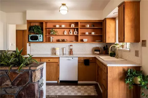 Kitchen - 6610 Alpine, Twentynine Palms, CA 92277 photo 1 of 2