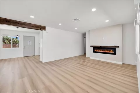 Living - 7623 Frontera Ave, Yucca Valley, CA 92284 photo 3 of 6