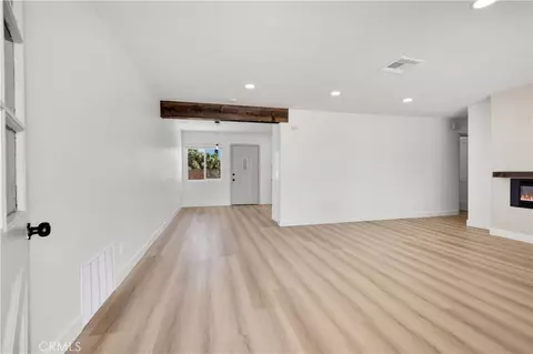 Living - 7623 Frontera Ave, Yucca Valley, CA 92284 photo 4 of 6