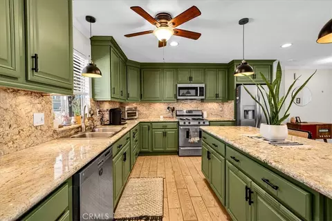 Kitchen - 7433 Frontera Ave, Yucca Valley, CA 92284 photo 2 of 4