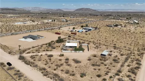 View/Area - 829 Cambria, Yucca Valley, CA 92284 photo 2 of 27