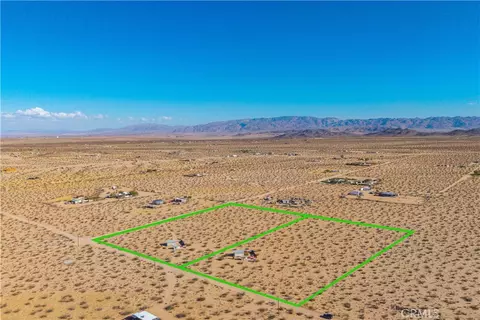 View/Area - 65255 Pluto St, Joshua Tree, CA 92252 photo 2 of 2