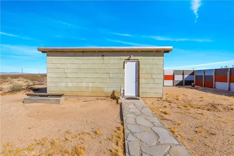 Exterior - 65255 Pluto St, Joshua Tree, CA 92252 photo 3 of 16