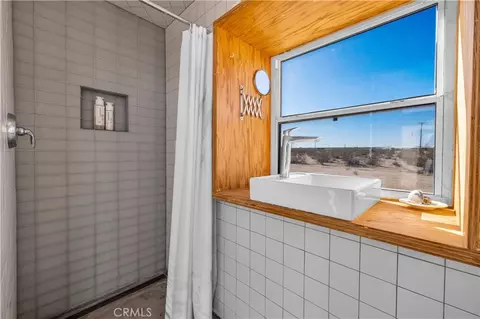 Bath - 65255 Pluto St, Joshua Tree, CA 92252 photo 2 of 2