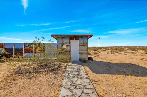 Exterior - 65255 Pluto St, Joshua Tree, CA 92252 photo 2 of 16