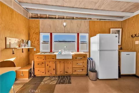 Kitchen - 65255 Pluto St, Joshua Tree, CA 92252 photo 1 of 2