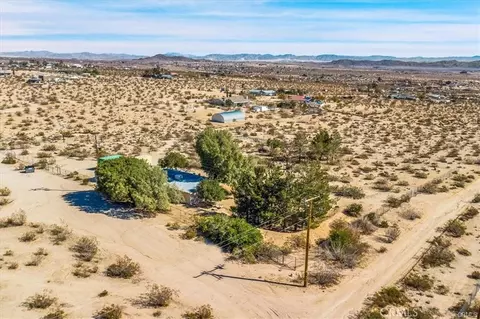 View/Area - 3961 Avenida Del Sol, Joshua Tree, CA 92252 photo 2 of 5