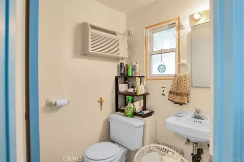 Bath - 3961 Avenida Del Sol, Joshua Tree, CA 92252 photo 1 of 4