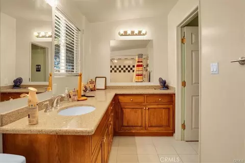 Bath - 3961 Avenida Del Sol, Joshua Tree, CA 92252 photo 3 of 4