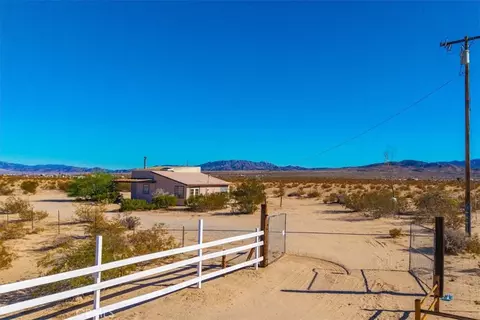Exterior - 79017 El Paseo Dr, Twentynine Palms, CA 92277 photo 4 of 11
