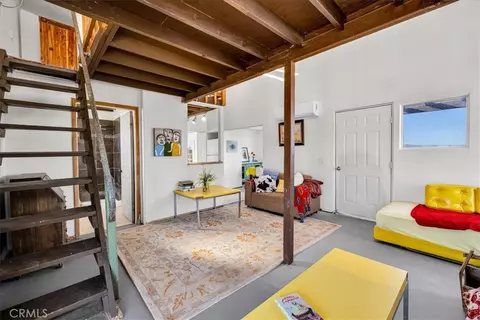 Living - 79017 El Paseo Dr, Twentynine Palms, CA 92277 photo 3 of 4