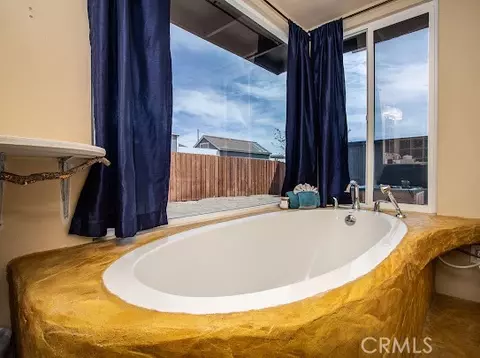 Bath - 7167 Cherokee Trl, Yucca Valley, CA 92284 photo 5 of 7