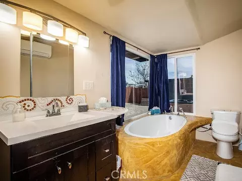 Bath - 7167 Cherokee Trl, Yucca Valley, CA 92284 photo 4 of 7