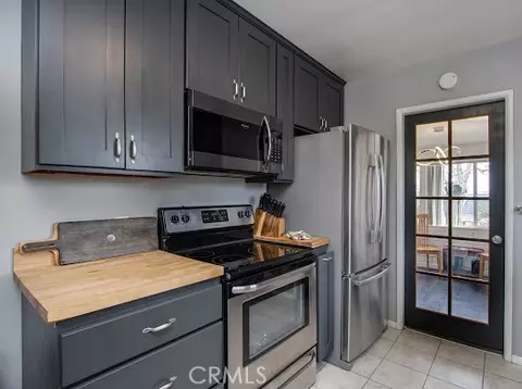 Kitchen - 7167 Cherokee Trl, Yucca Valley, CA 92284 photo 2 of 3