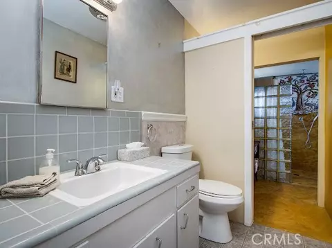 Bath - 7167 Cherokee Trl, Yucca Valley, CA 92284 photo 3 of 7