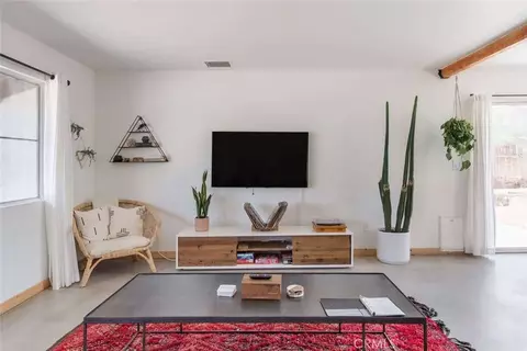 Living - 61607 Granada Dr, Joshua Tree, CA 92252 photo 5 of 5