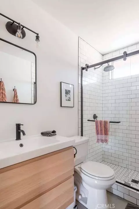 Bath - 61607 Granada Dr, Joshua Tree, CA 92252 photo 2 of 2