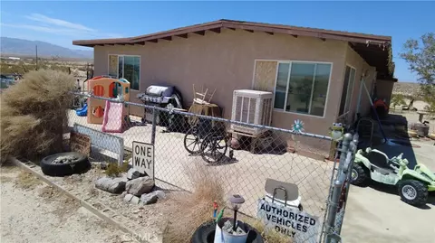 Exterior - 71688 Macrae Rd, Twentynine Palms, CA 92277 photo 12 of 17