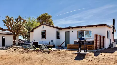 Exterior - 58248 Aberdeen Dr, Yucca Valley, CA 92284 photo 5 of 11