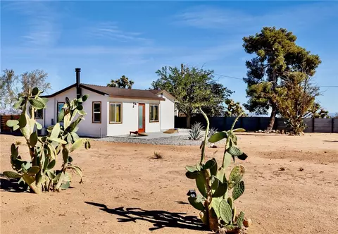 Exterior - 58248 Aberdeen Dr, Yucca Valley, CA 92284 photo 3 of 11