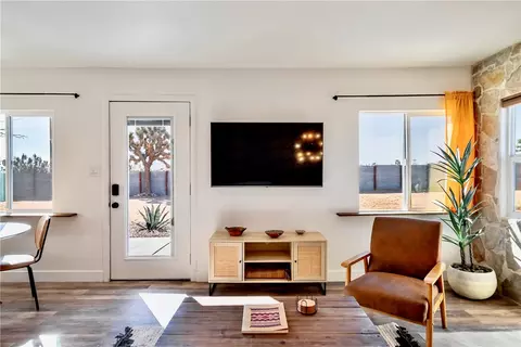 Living - 58248 Aberdeen Dr, Yucca Valley, CA 92284 photo 2 of 5