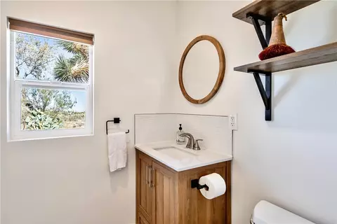 Bath - 58248 Aberdeen Dr, Yucca Valley, CA 92284 photo 1 of 2