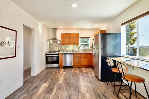 Kitchen - 58248 Aberdeen Dr, Yucca Valley, CA 92284 photo 2 of 4