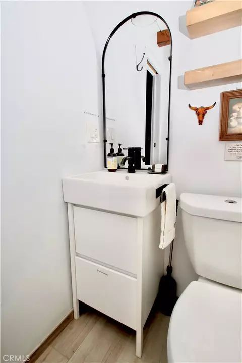 Bath - 4719 Kickapoo Trl, Landers, CA 92285 photo 2 of 4