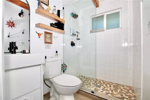 Bath - 4719 Kickapoo Trl, Landers, CA 92285 photo 1 of 4