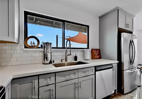 Kitchen - 61910 Sunburst Cir, Joshua Tree, CA 92252 photo 5 of 6