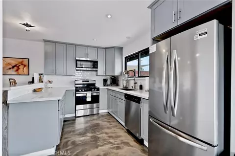 Kitchen - 61910 Sunburst Cir, Joshua Tree, CA 92252 photo 4 of 6