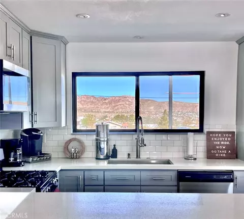Kitchen - 61910 Sunburst Cir, Joshua Tree, CA 92252 photo 2 of 6