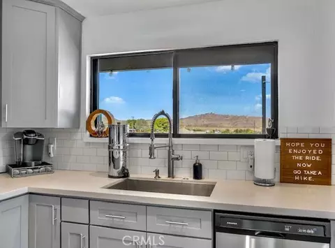 Kitchen - 61910 Sunburst Cir, Joshua Tree, CA 92252 photo 3 of 6