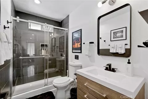 Bath - 61910 Sunburst Cir, Joshua Tree, CA 92252 photo 1 of 2