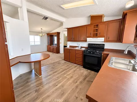 60575 Joshua Tree Ln, Landers, CA 92285 photo 8