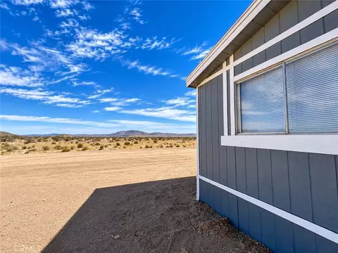 60575 Joshua Tree Ln, Landers, CA 92285 photo 2