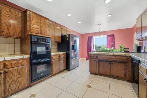Kitchen - 32026 163rd E, Llano, CA 93544 photo 2 of 2