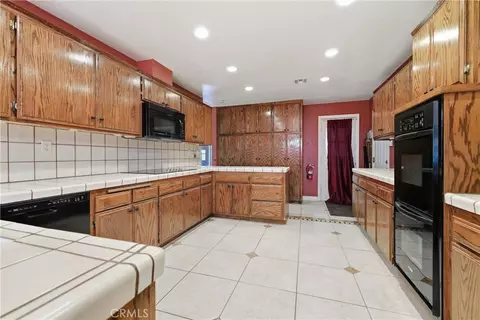 Kitchen - 32026 163rd E, Llano, CA 93544 photo 1 of 2