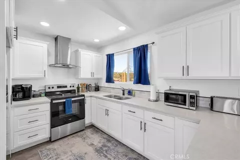 Kitchen - 670 Ducor Ave, Landers, CA 92285 photo 2 of 3
