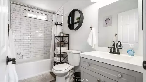 Bath - 670 Ducor Ave, Landers, CA 92285 photo 3 of 5