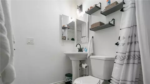 Bath - 670 Ducor Ave, Landers, CA 92285 photo 5 of 5