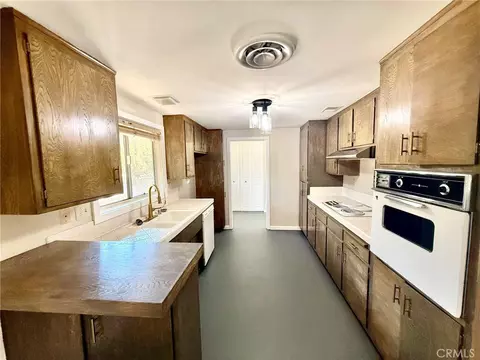 Kitchen - 56862 La Cadena, Yucca Valley, CA 92284 photo 3 of 3