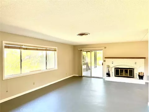 Living - 56862 La Cadena, Yucca Valley, CA 92284 photo 4 of 5