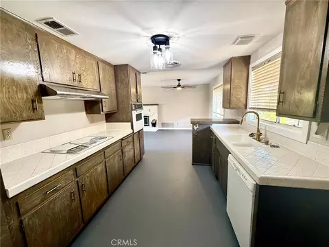 Kitchen - 56862 La Cadena, Yucca Valley, CA 92284 photo 2 of 3