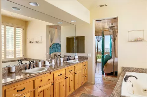 Bath - 7559 Rockaway Ave, Yucca Valley, CA 92284 photo 1 of 6