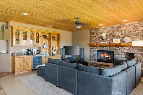 Living - 7559 Rockaway Ave, Yucca Valley, CA 92284 photo 2 of 2